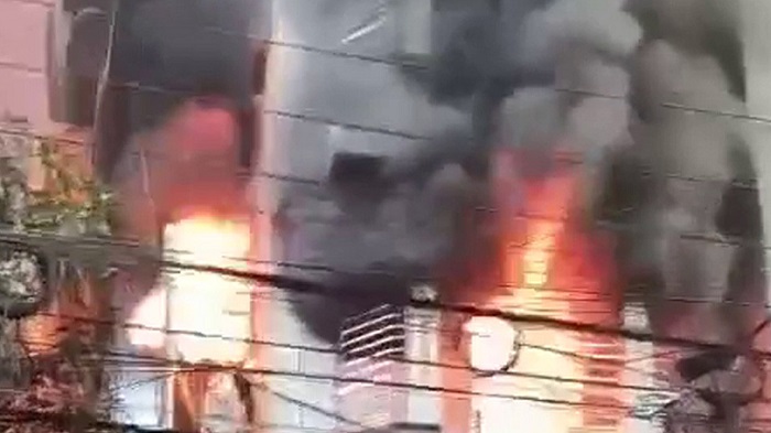 উত্তরায় বাড়িতে ভবনে আগুন, নিহত ৬