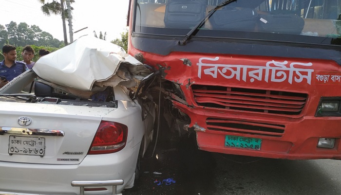 ফরিদপুরে বাস-প্রাইভেটকার মুখোমুখি সংঘর্ষে নিহত ২