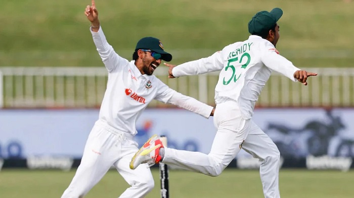 ৩৬৭ রানে অলআউট দক্ষিণ আফ্রিকা ৩৬৭ রানে অলআউট দক্ষিণ আফ্রিকা