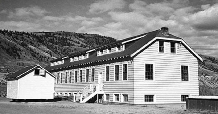 স্কুলের নিচে মিলল ২১৫ শিশুর দেহাবশেষ