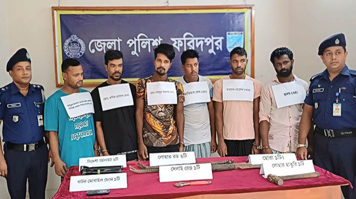 দিনে শ্রমিক রাতে ভয়ংকর ডাকাত ওরা দিনে শ্রমিক রাতে ভয়ংকর ডাকাত ওরা