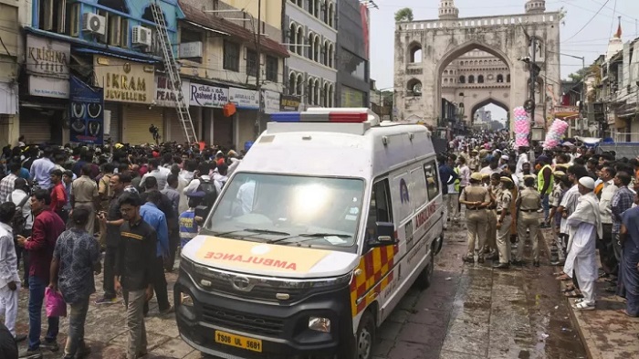 ভারতের হায়দ্রাবাদে ভয়াবহ অগ্নিকাণ্ড, ১৭ জন মারা গেছেন ভারতের হায়দ্রাবাদে ভয়াবহ অগ্নিকাণ্ড, ১৭ জন মারা গেছেন