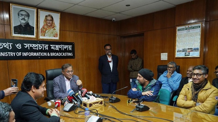 আমাদের শিল্পীরা অনেক স্মার্ট এবং দেখতেও সুন্দর: তথ্যমন্ত্রী আমাদের শিল্পীরা অনেক স্মার্ট এবং দেখতেও সুন্দর: তথ্যমন্ত্রী
