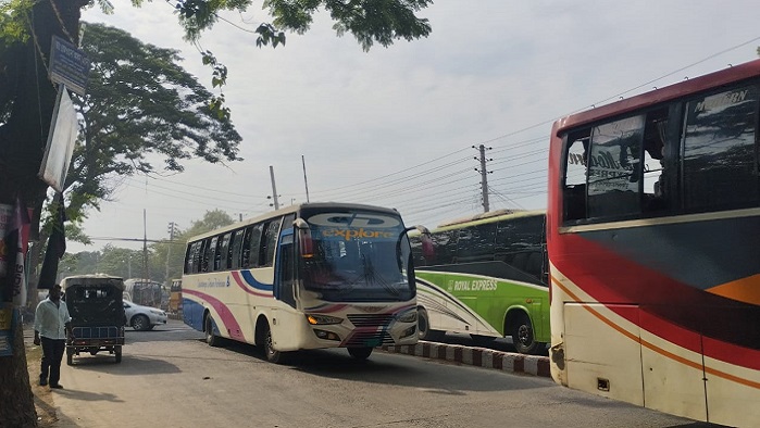 পাঁচ ঘন্টা পর মহাসড়কে যান চলাচল স্বাভাবিক