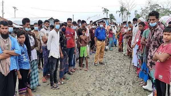 ধর্ষণের সুষ্ঠ ও দ্রুত বিচারের দাবীতে এলাকাবাসীর মানববন্ধন