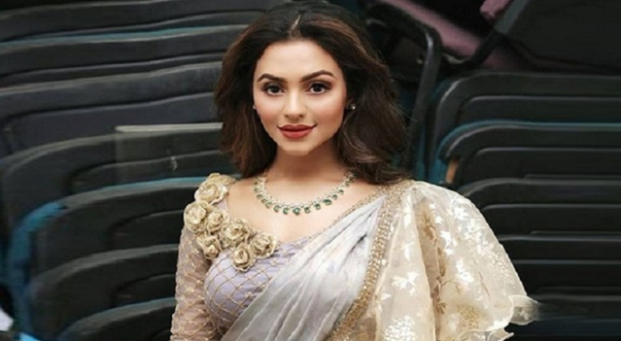 বিমানবন্দরে আটক নায়িকা নুসরাত ফারিয়া বিমানবন্দরে আটক নায়িকা নুসরাত ফারিয়া