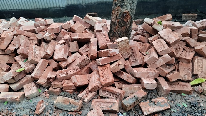 ফরিদপুরে নিম্নমানের নির্মাণ সামগ্রী দিয়ে সড়ক সংস্কারের অভিযোগ ফরিদপুরে নিম্নমানের নির্মাণ সামগ্রী দিয়ে সড়ক সংস্কারের অভিযোগ