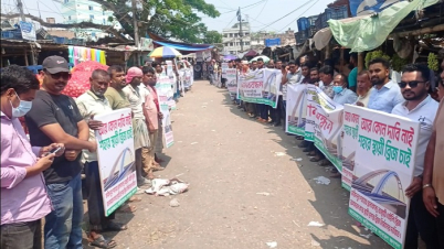 বেইলি ব্রিজ অপসারণ করে স্থায়ী ব্রিজ নির্মানের দাবিতে মানববন্ধন