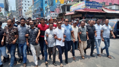 ফরিদপুরে বিএনপির ব্যানার অপসারণের প্রতিবাদে যুবদলের বিক্ষোভ মিছিল