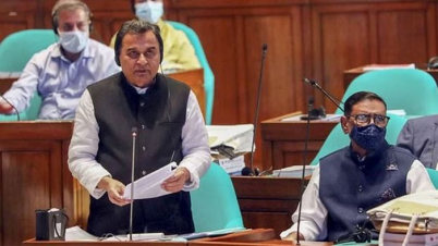 সংসদে ৭ লাখ ৬১ হাজার ৭৮৫ কোটি টাকার বাজেট পেশ সংসদে ৭ লাখ ৬১ হাজার ৭৮৫ কোটি টাকার বাজেট পেশ