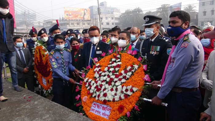 লাখো কন্ঠে জাতীয় সংগীত গেয়ে বিজয় দিবস উদযাপন