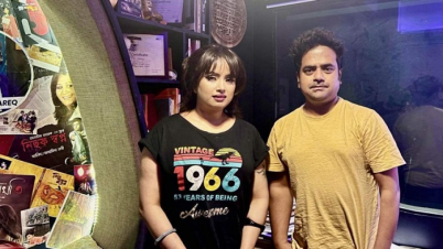 তানভীর তারেকের গান দিয়ে ফিরছেন কানিজ সুবর্ণা তানভীর তারেকের গান দিয়ে ফিরছেন কানিজ সুবর্ণা