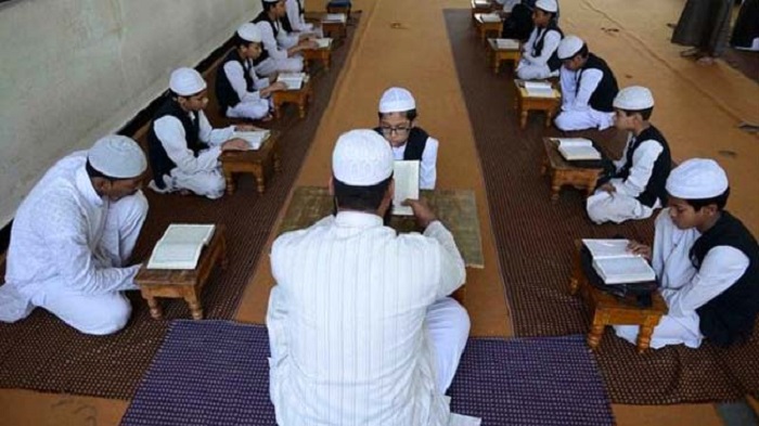 মাদ্রাসায় পড়াতে হবে হিন্দু ধর্মগ্রন্থ! মাদ্রাসায় পড়াতে হবে হিন্দু ধর্মগ্রন্থ!