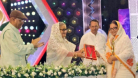 বিজয়ীদের হাতে জাতীয় চলচ্চিত্র পুরস্কার তুলে দিলেন প্রধানমন্ত্রী