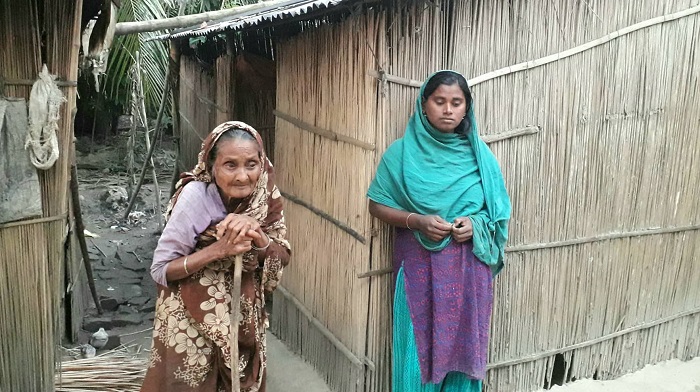 জন্মান্ধ রোজিনার মানবেতর জীবনযাপন জন্মান্ধ রোজিনার মানবেতর জীবনযাপন