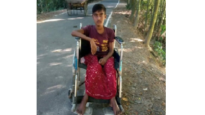 ক্যান্সারে আক্রান্ত নাজমুলকে বাঁচাতে দ্বারে দ্বারে ঘুরছে বাবা-মা