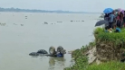 পদ্মা নদীতে ট্রাক্টর পড়ে চালকের মৃত্যু
