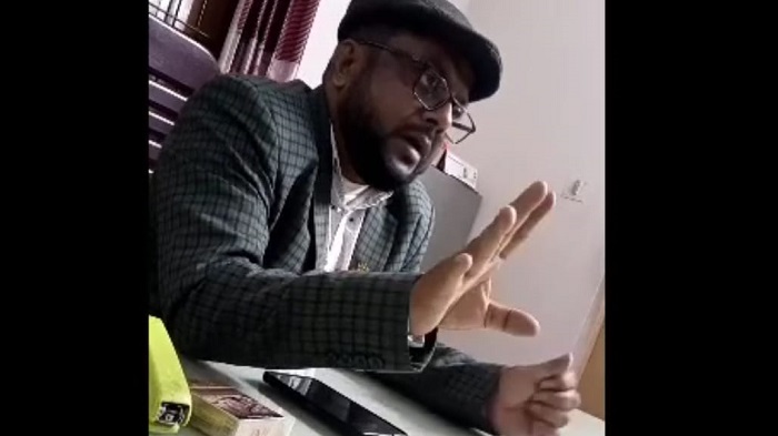 সাংবাদিকদের হুমকি দিলেন ইউপি চেয়ারম্যান সাংবাদিকদের হুমকি দিলেন ইউপি চেয়ারম্যান