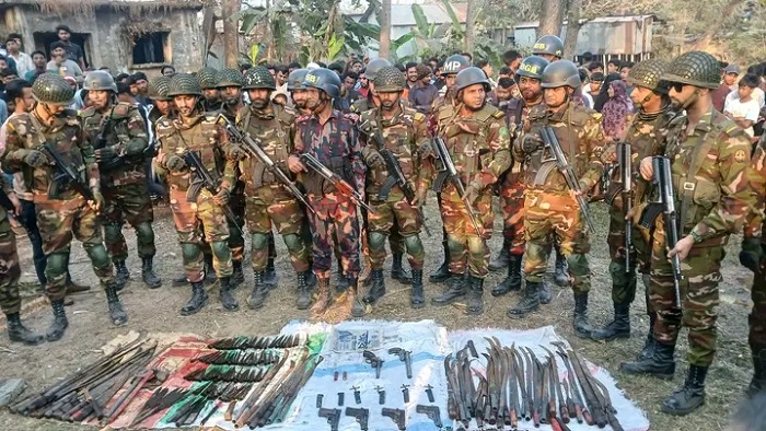 পুকুর যেন অস্ত্ররে গুদাম, উদ্ধার করলো যৌথবাহিনী