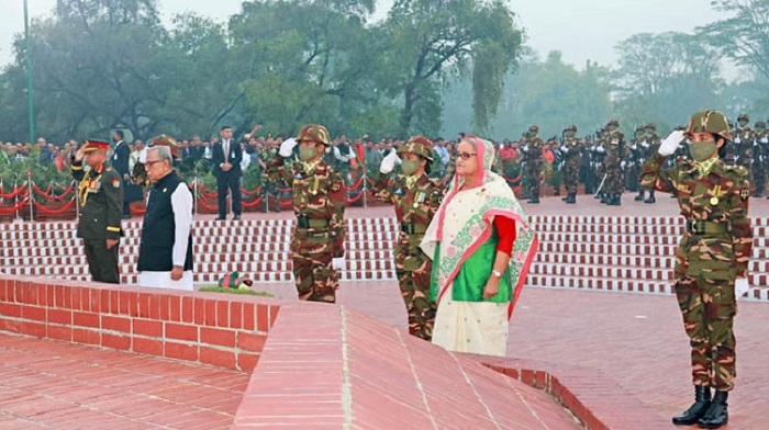 জাতীয় স্মৃতিসৌধে রাষ্ট্রপতি ও প্রধানমন্ত্রীর শ্রদ্ধা