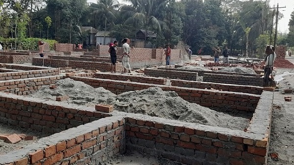 সরকারি ঘর নির্মাণে ইউএনও দম্পতির কাণ্ড: দুর্নীতির যেন শেষ নেই!